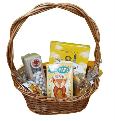 Подарочный набор в корзине ко дню матери "Зеленая улица VM-00013887